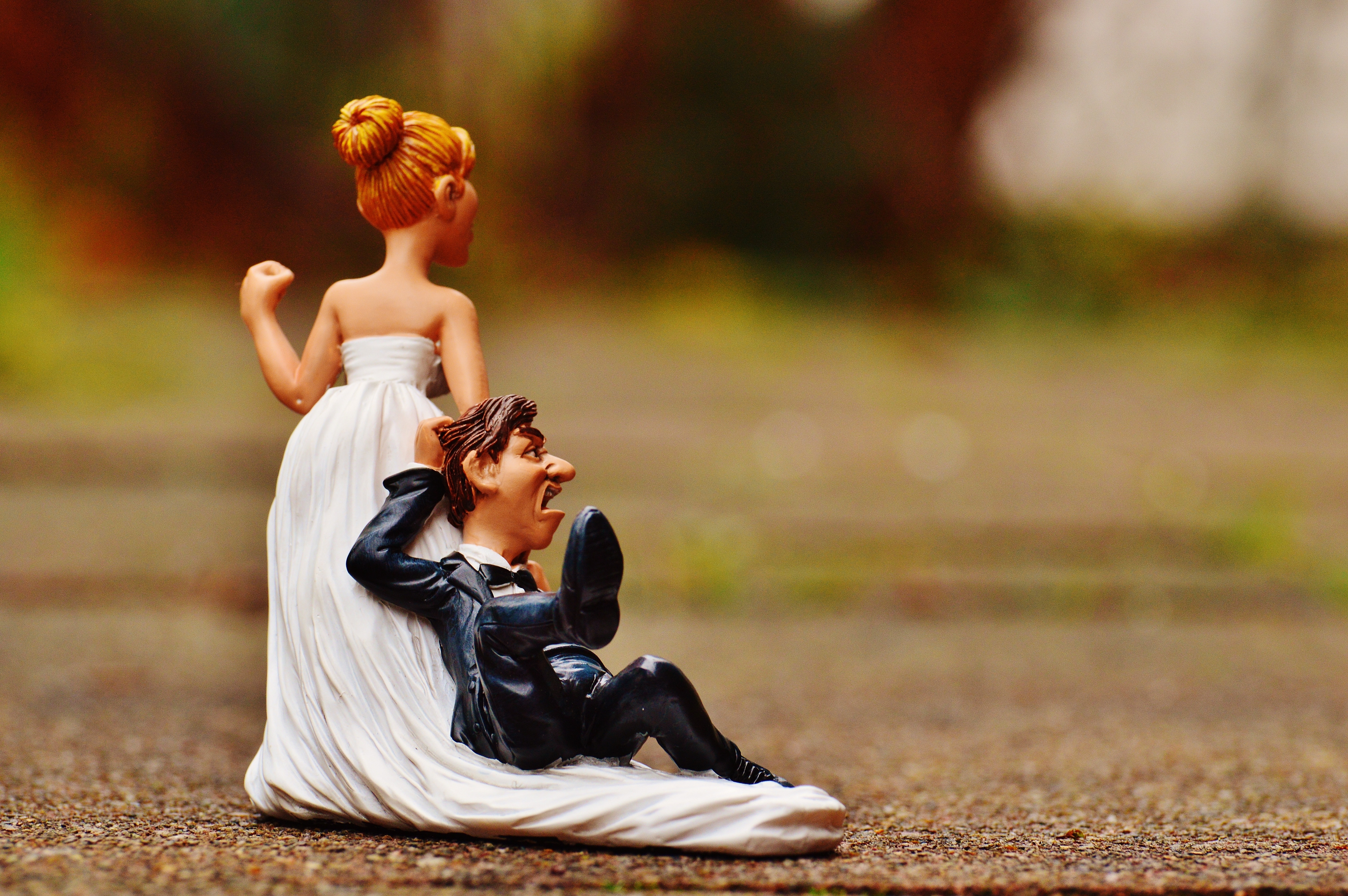 figurine of bride dragging her groom