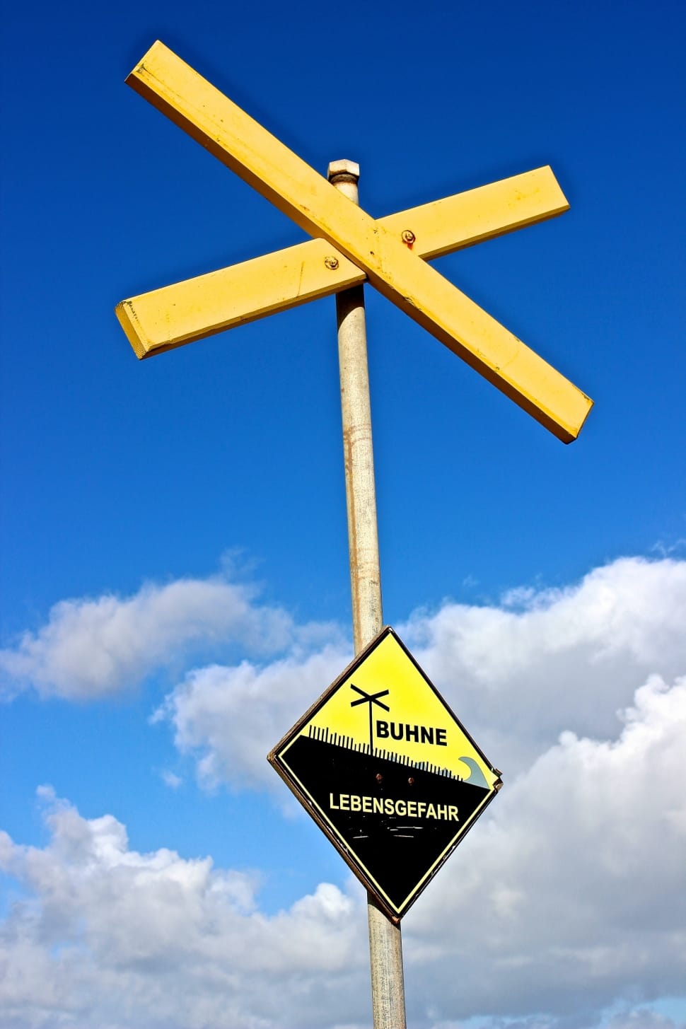 close up of yellow Buhne Lebensgefahr sign preview