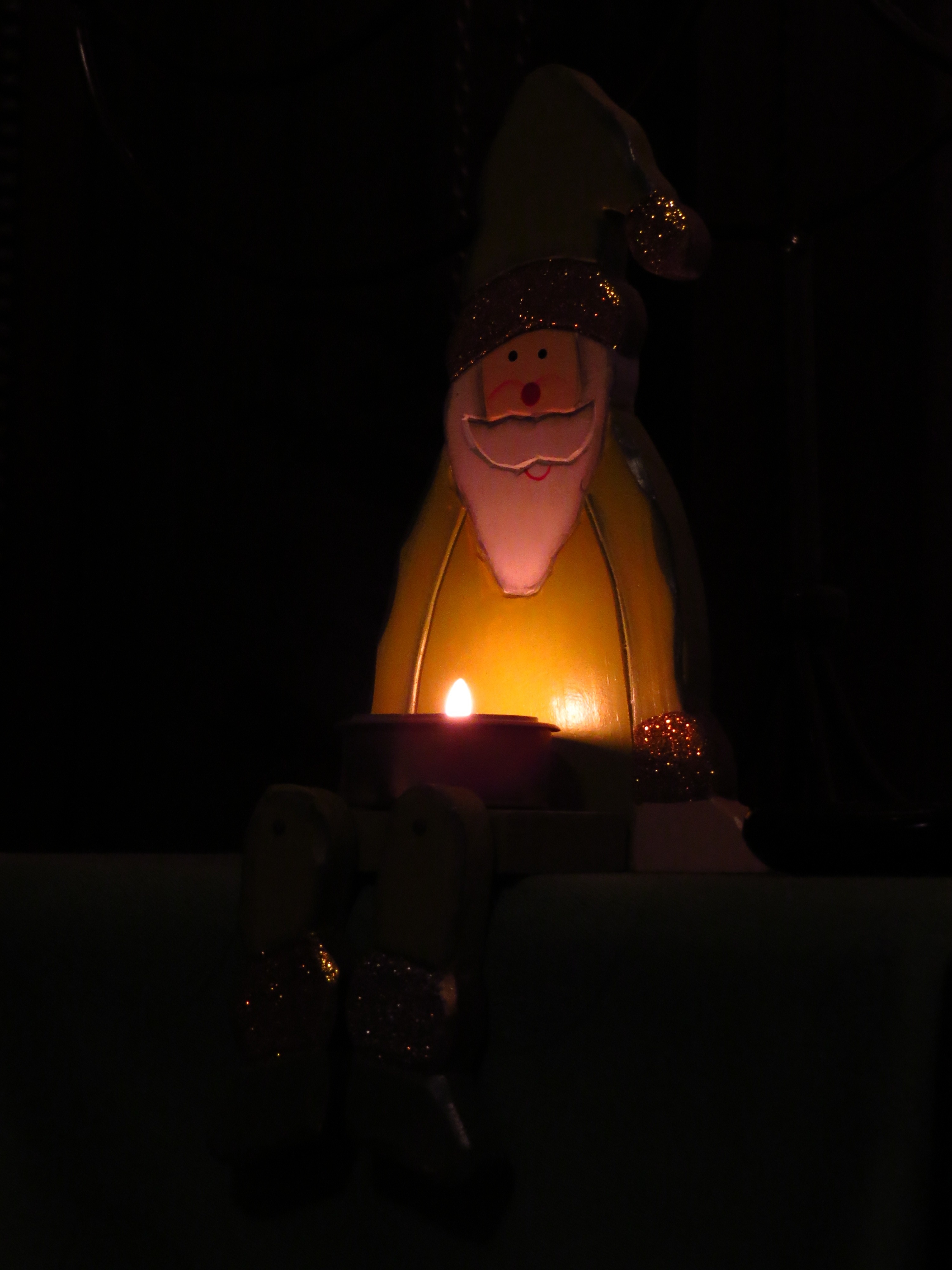 santa claus sitting candle holder