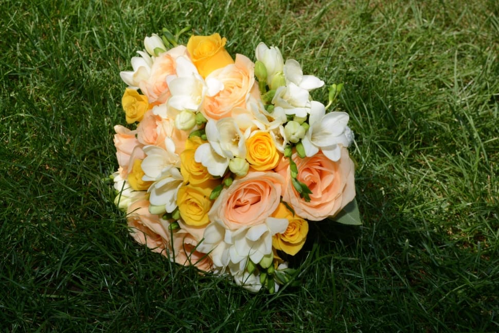 yellow and pink roses bouquet preview