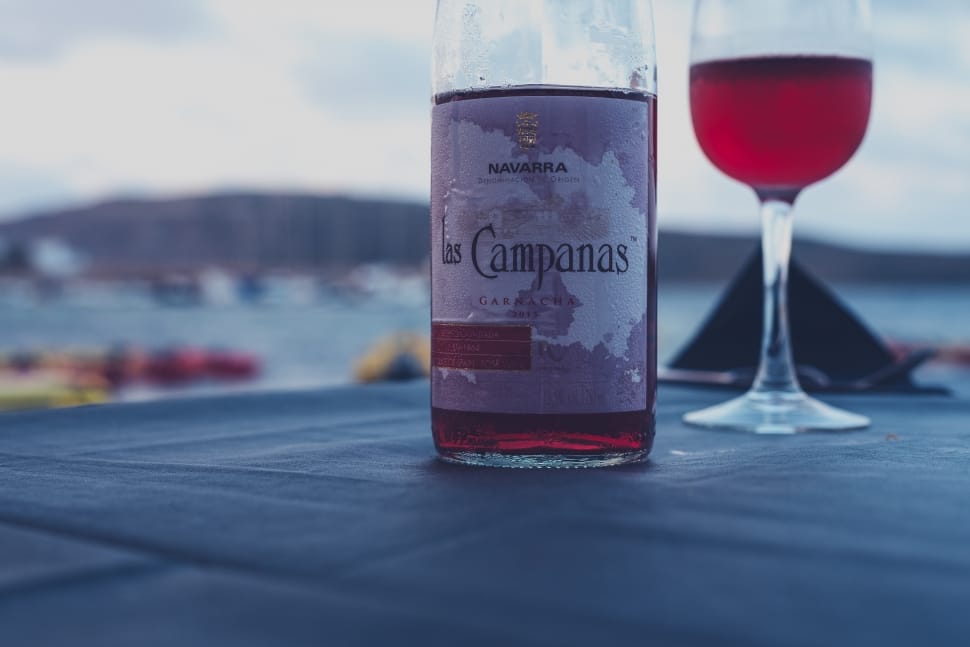 las-campanas-labeled-bottle-wallpaper-preview.jpg