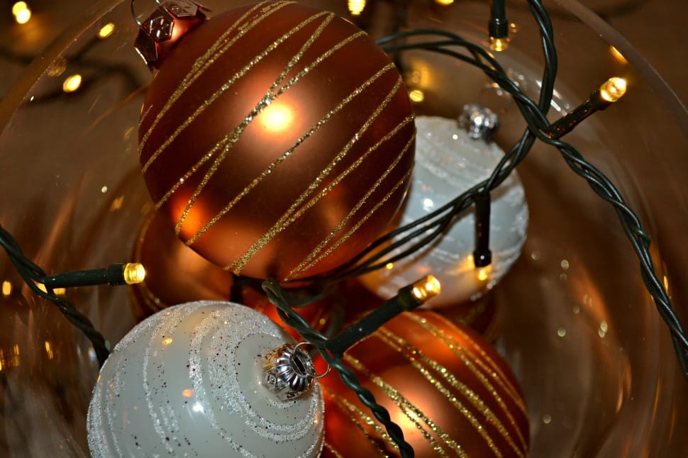 gold and white baubles preview