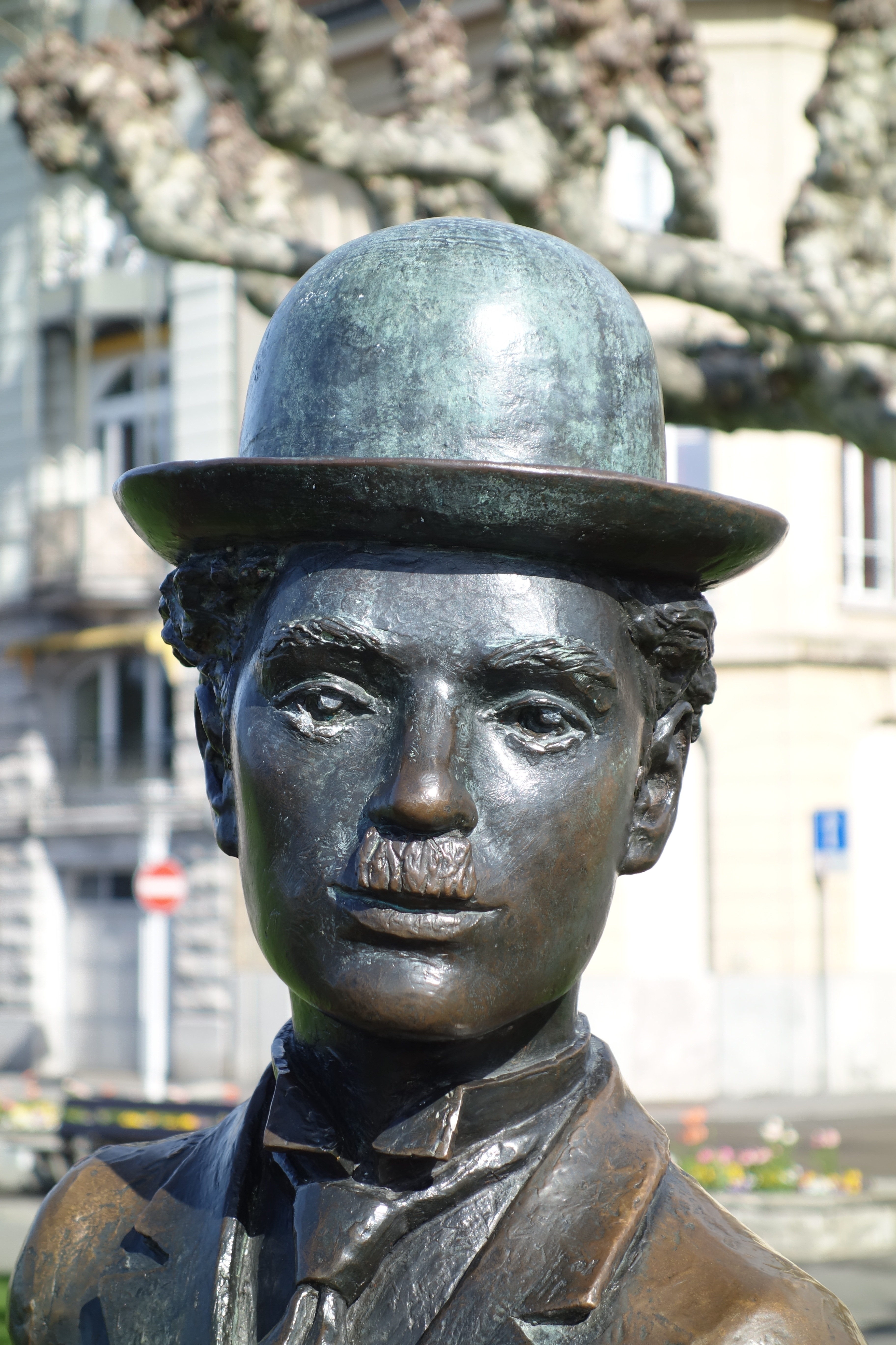 man on black round hat statue