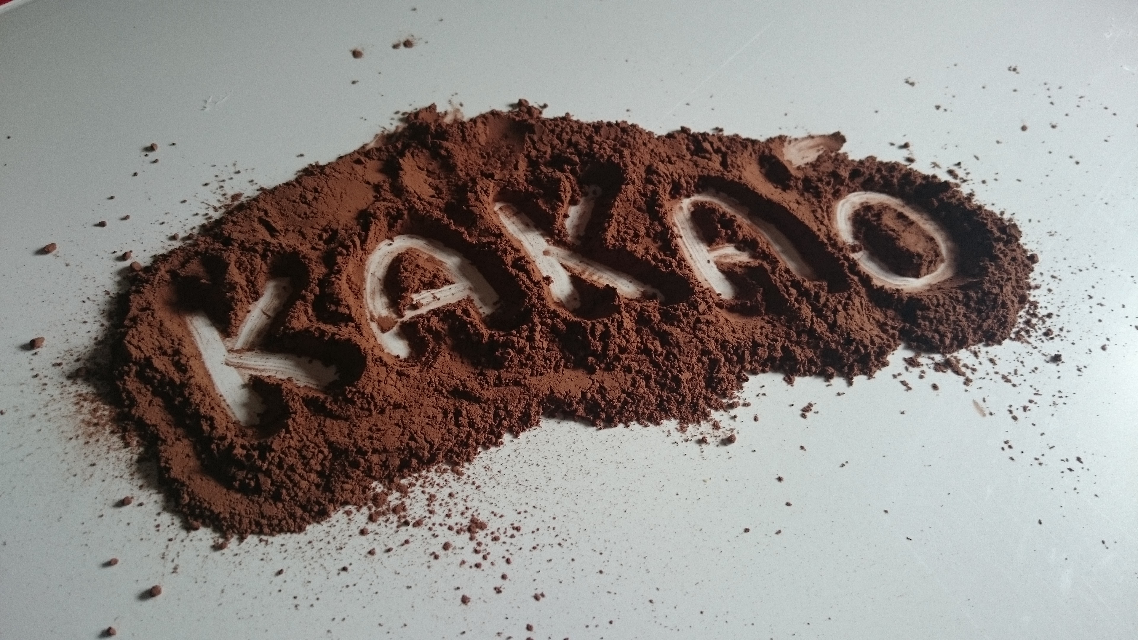 brown Kakao powder on white surface