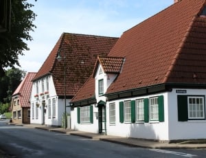 white paint town houses with brown roofs thumbnail