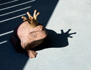 brown wooden toad with crown decor thumbnail