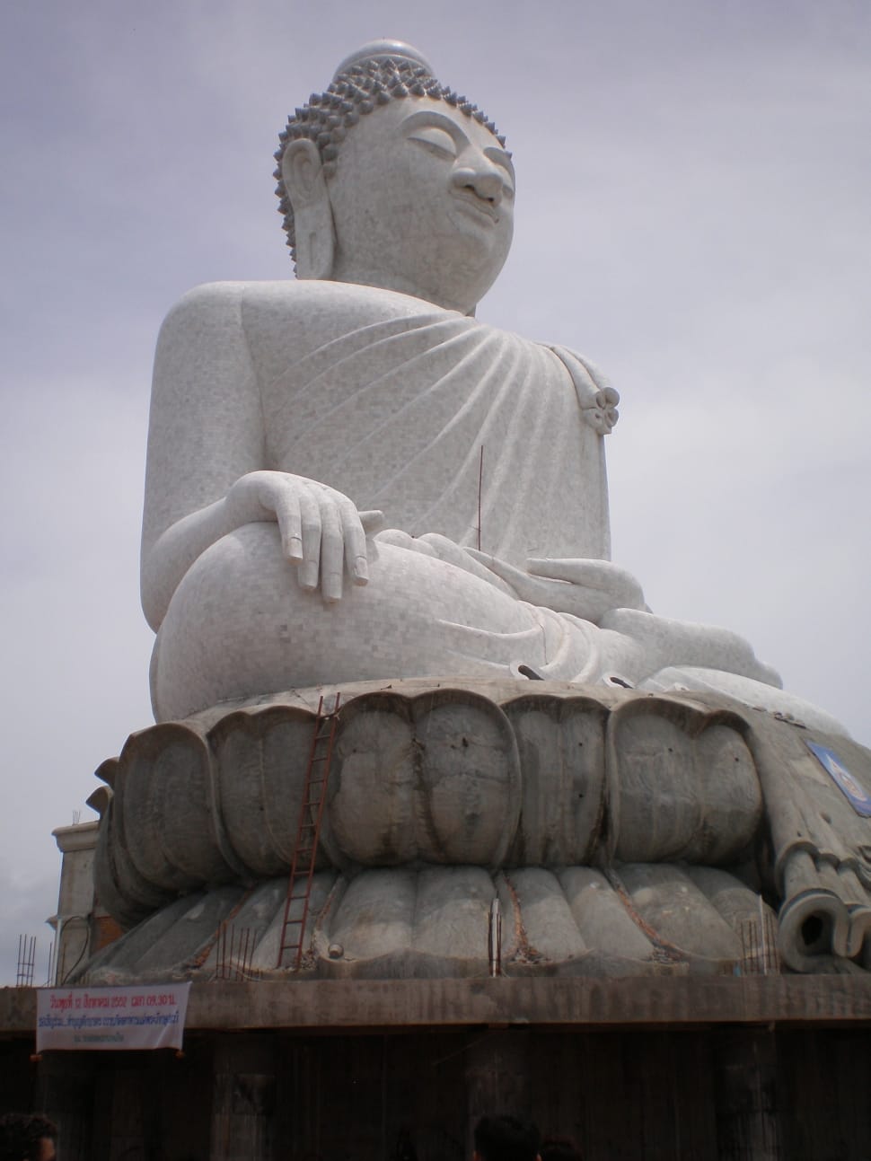 white buddha statue preview