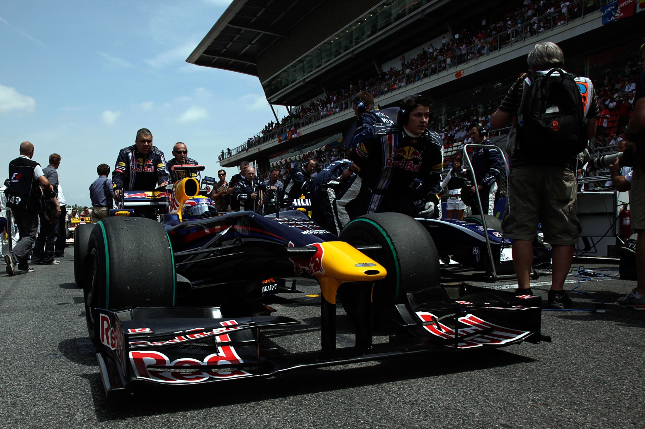 1366x768 Wallpaper Red Black And Yellow Red Bull F1 Racing Car Peakpx