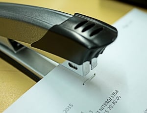 black stapler thumbnail