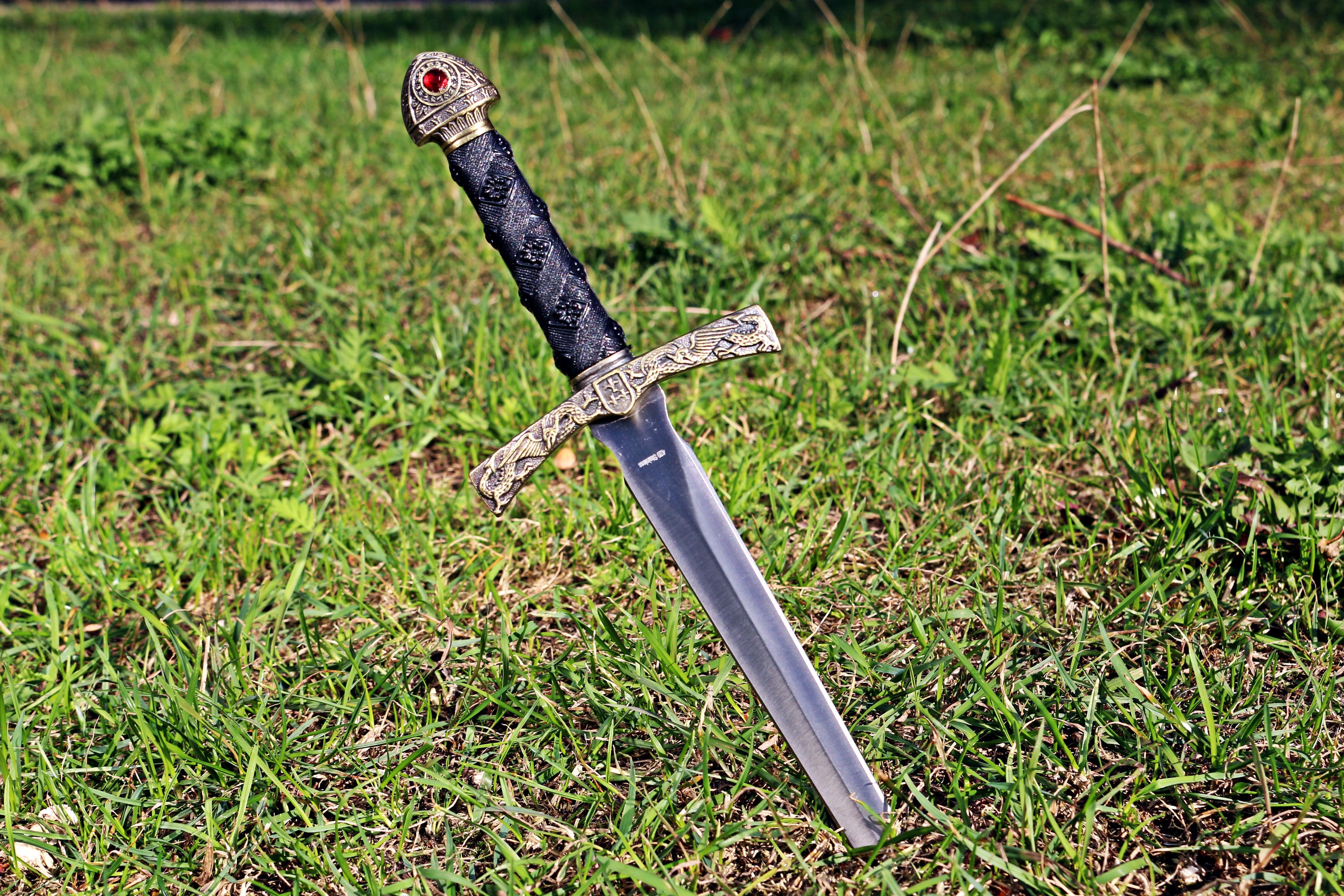 black and silver claymore