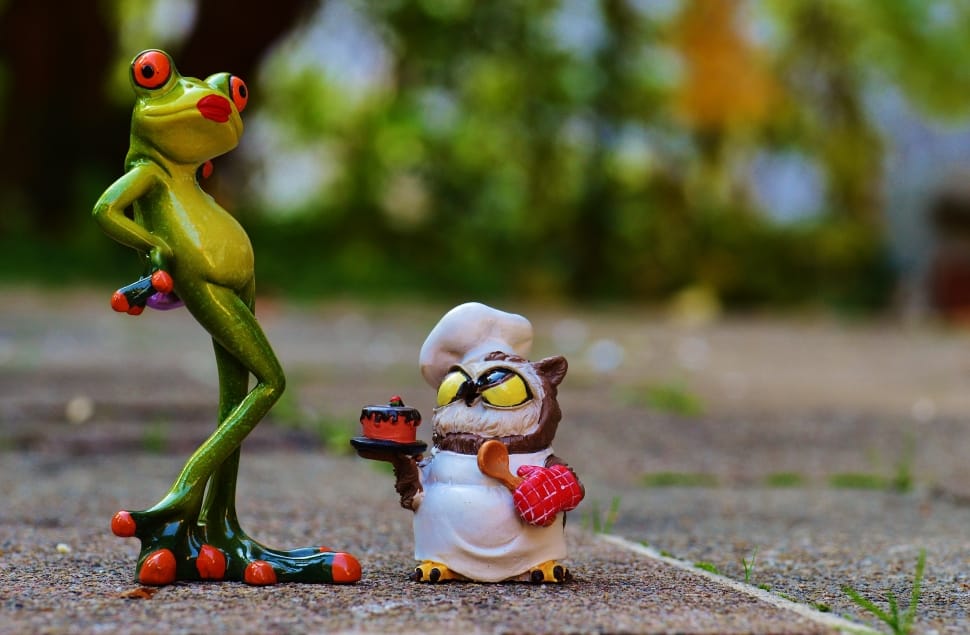 frog and owl character figurine preview