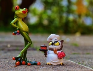 frog and owl character figurine thumbnail