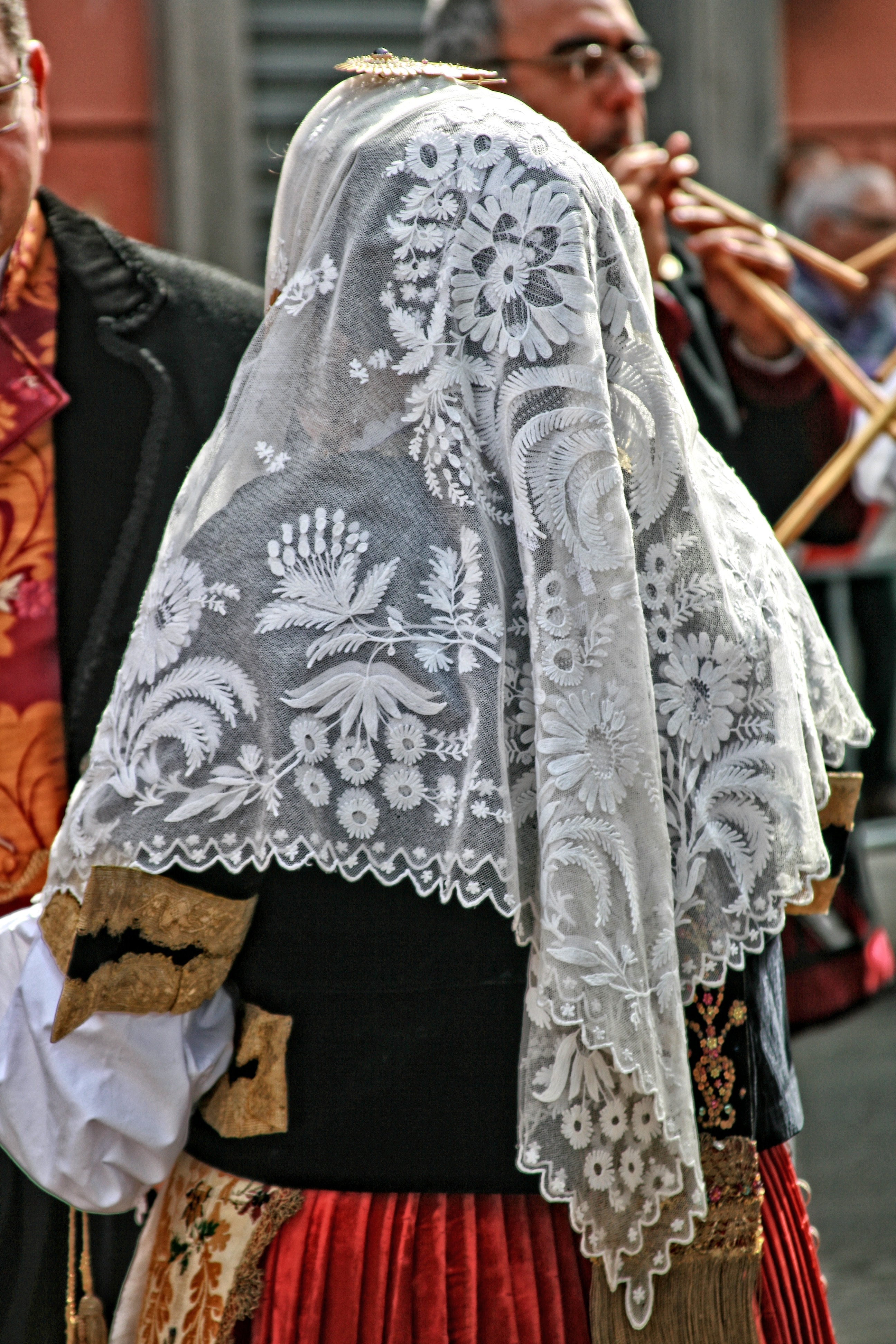 white lace veil