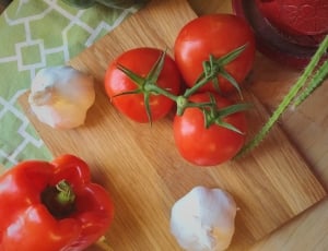 three red tomatoes and white garlic thumbnail