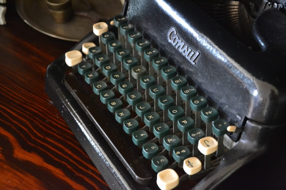 black consul typewriter preview