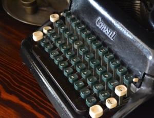 black consul typewriter thumbnail