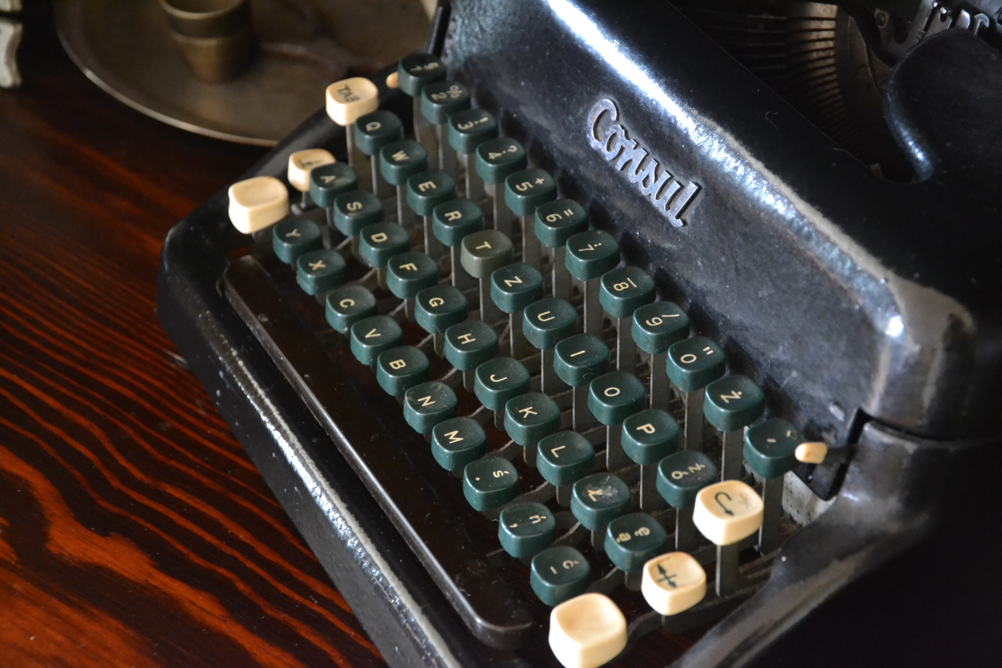 black consul typewriter