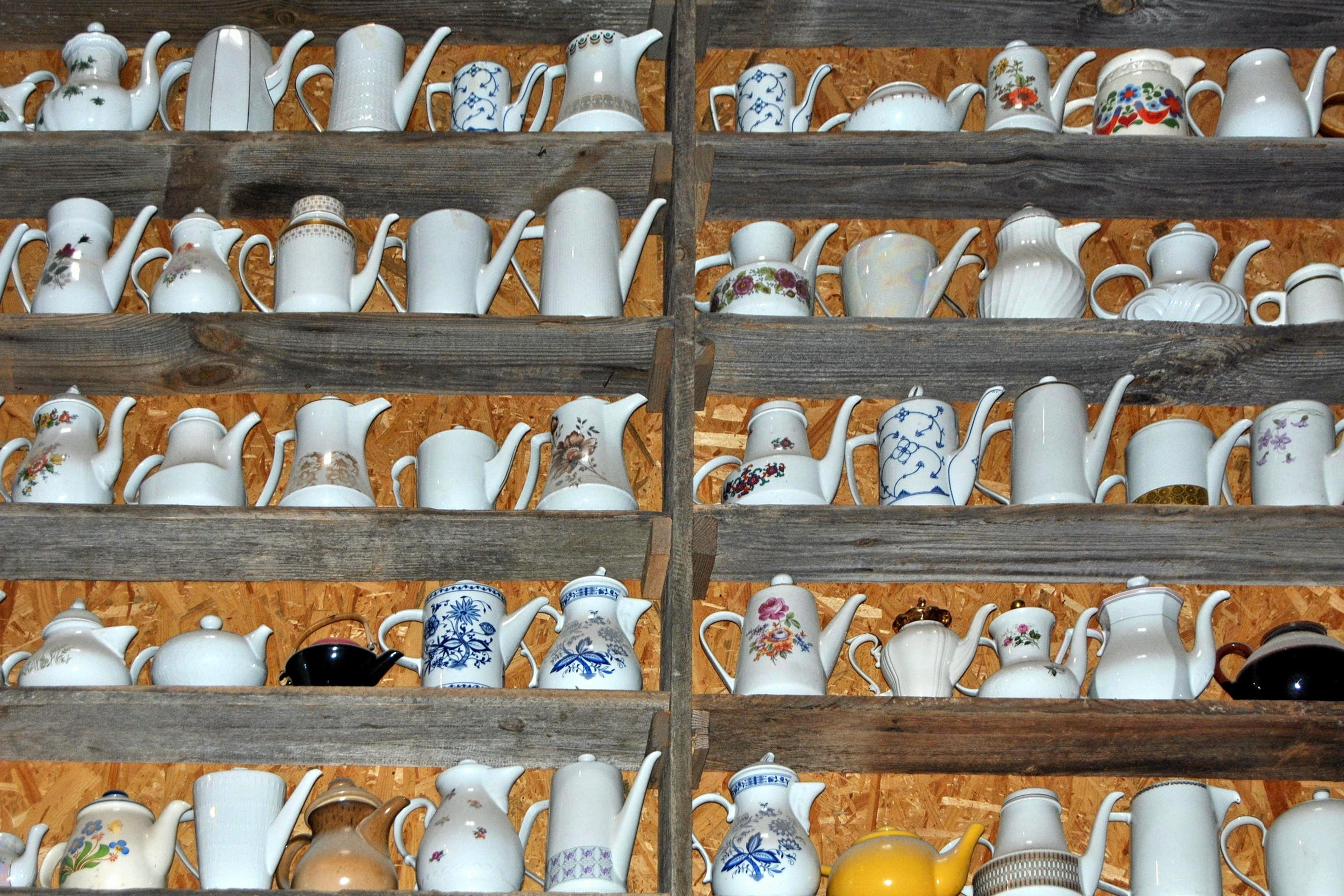 Old, Collectibles, Porellan, Coffee Jugs, shelf, in a row