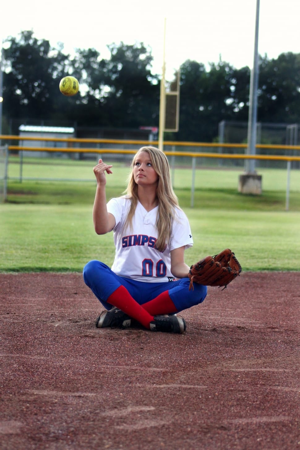 woman in baseball jersey outfit free image | Peakpx