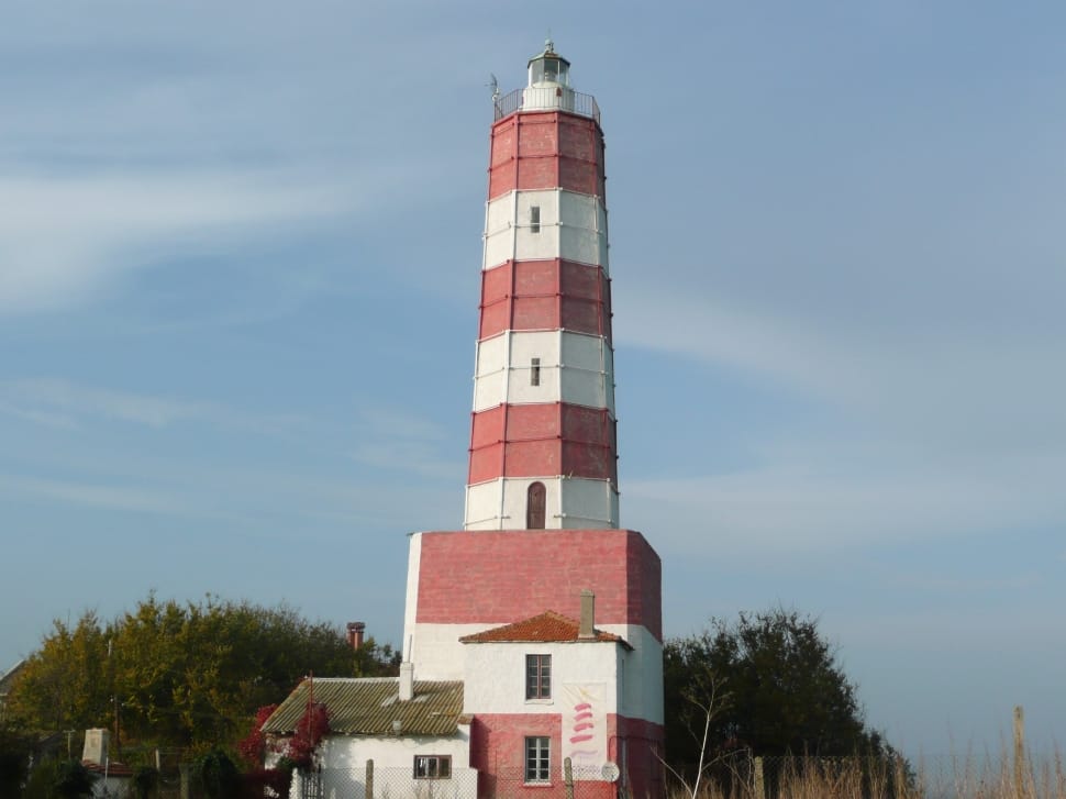 red and white lighthouse preview
