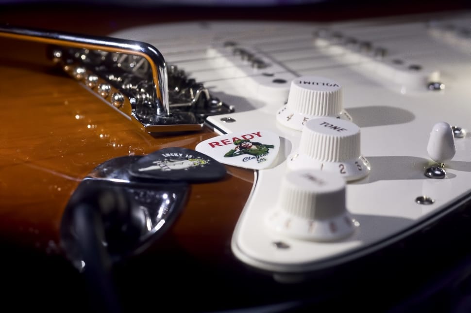 brown and white stratocaster guitar preview