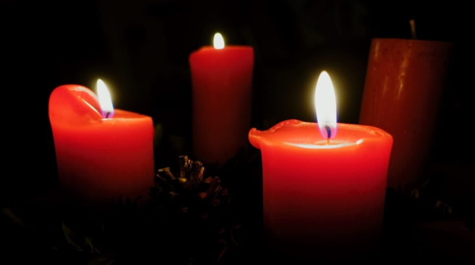 4 red pillar candles preview