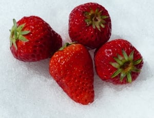 4 strawberries thumbnail