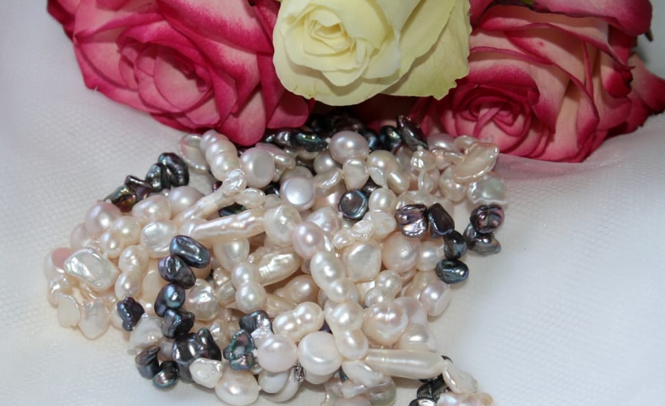 white pearl beads preview