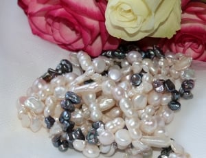 white pearl beads thumbnail