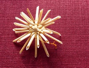 brown straw multi pointed star decor thumbnail
