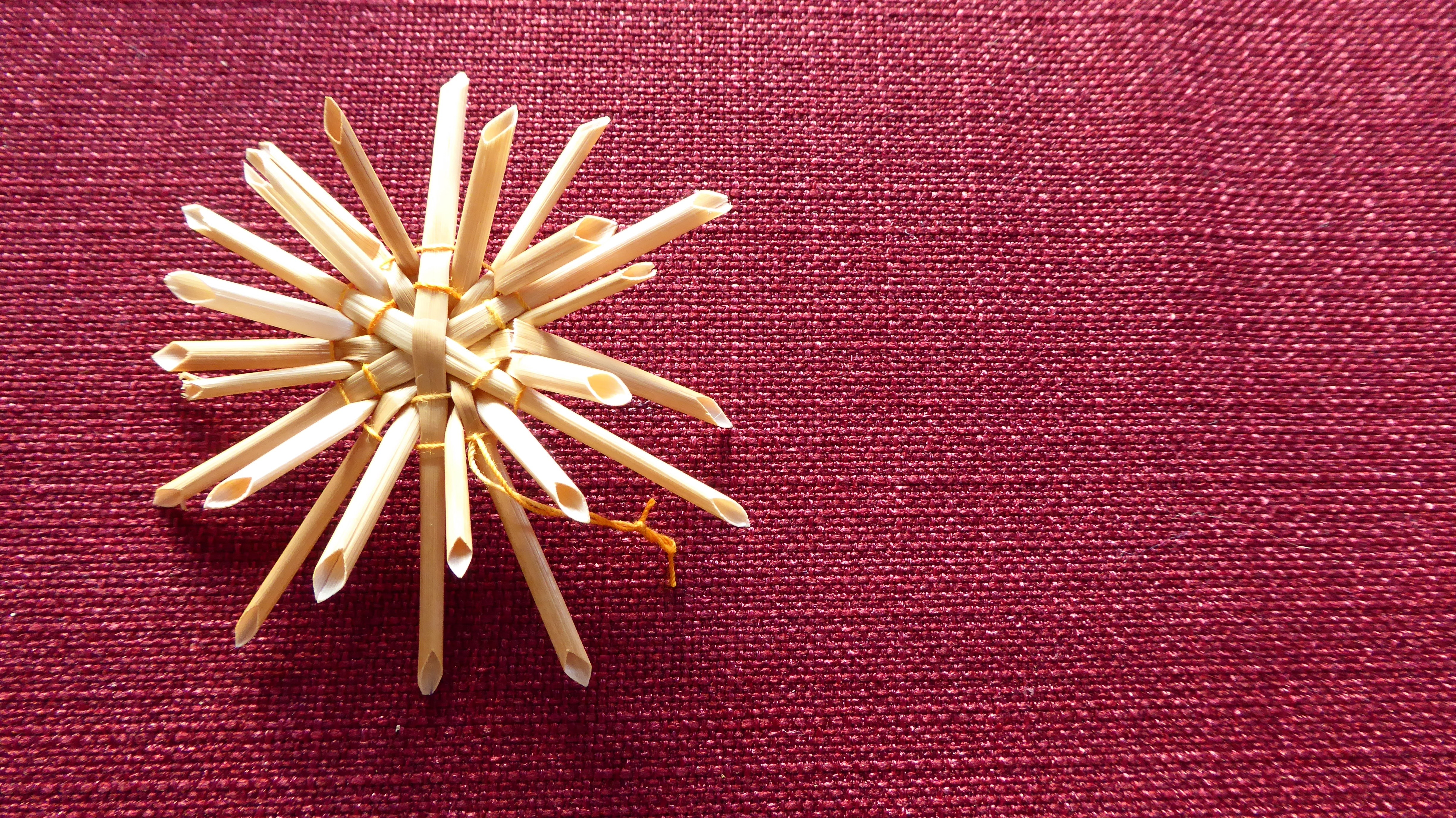 brown straw multi pointed star decor