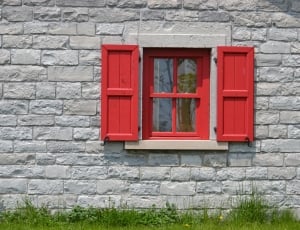 red wooden window thumbnail