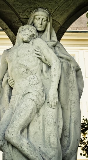 woman holding man in skirt statue thumbnail