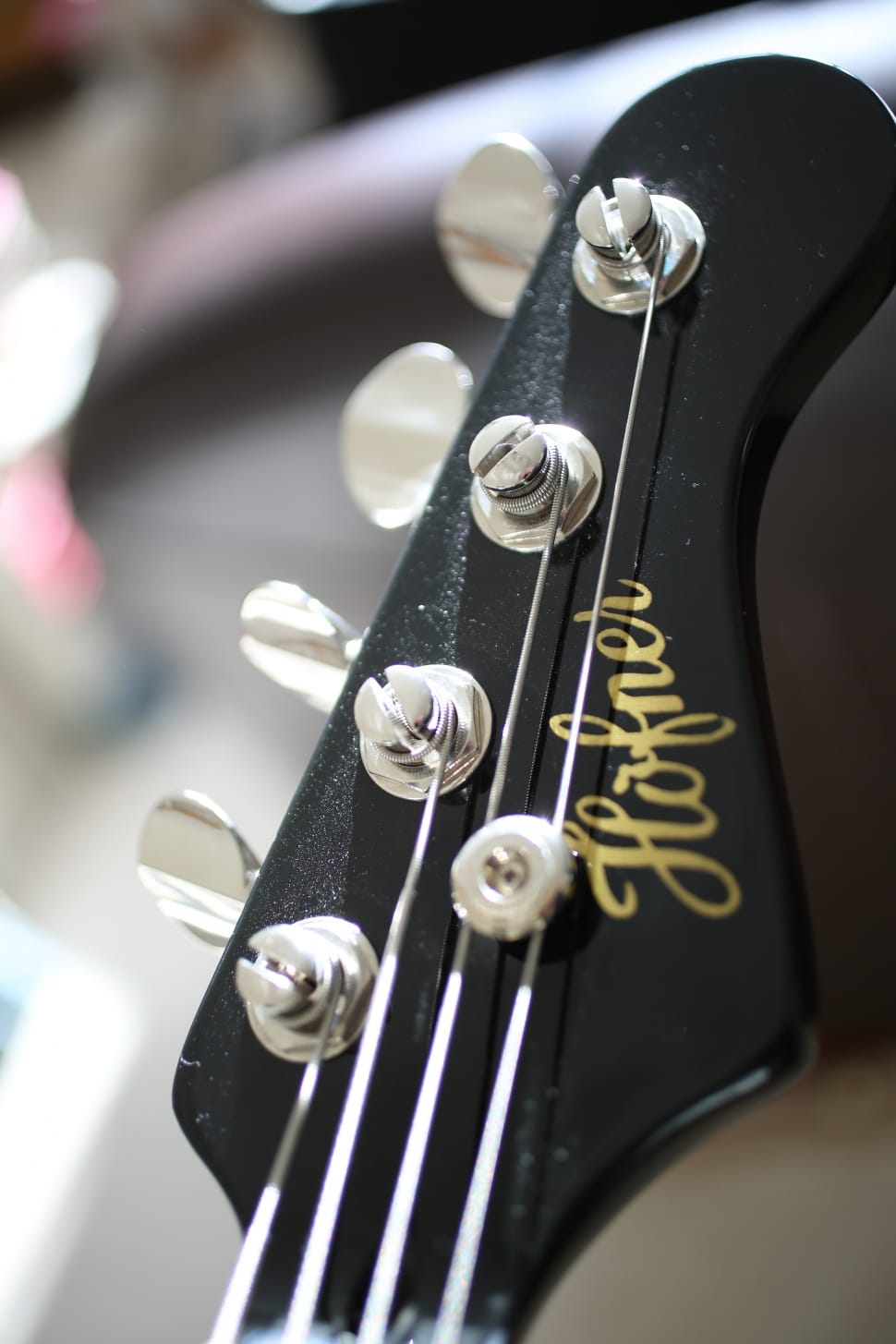 black hofner guitar headstock preview