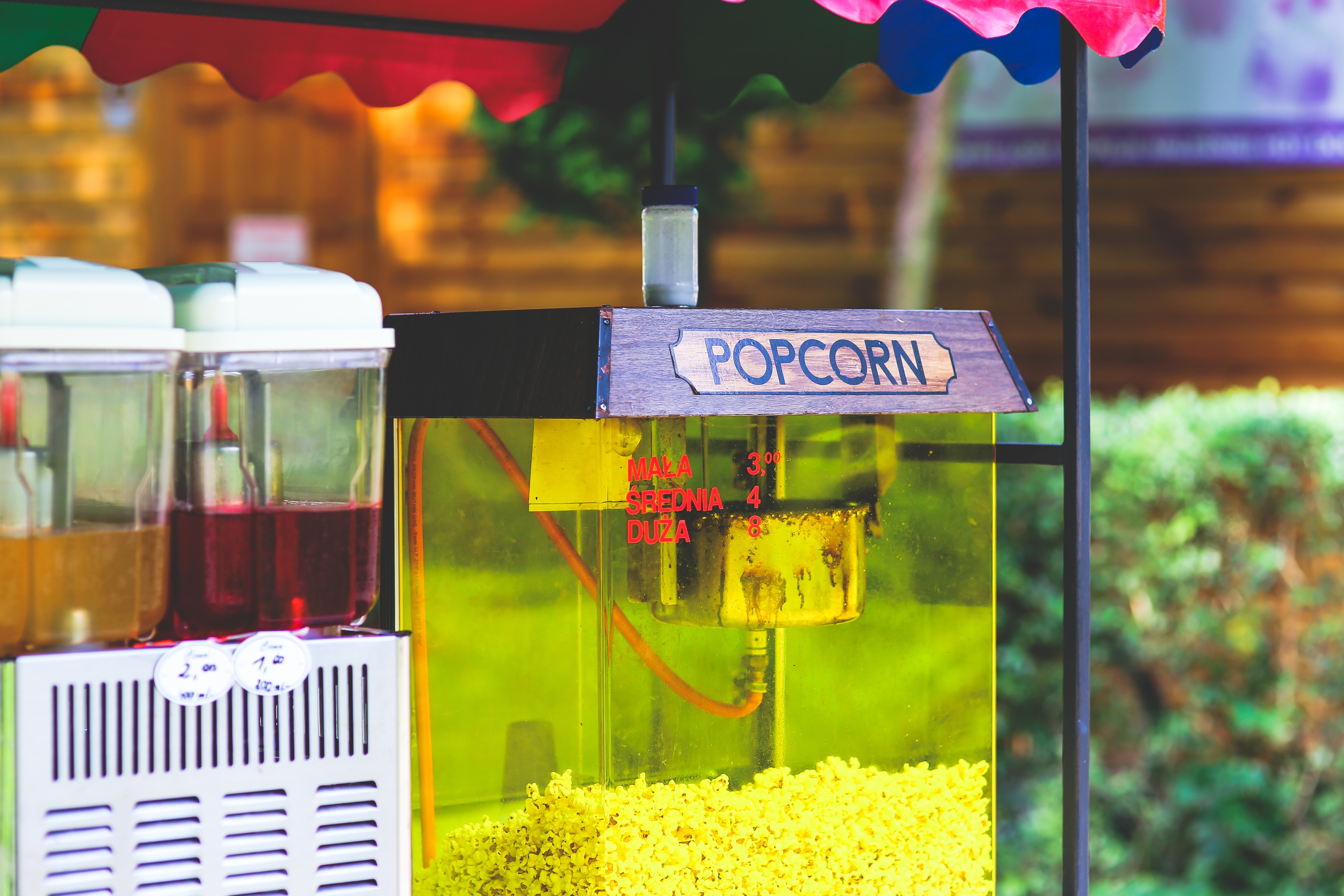 black framed popcorn popper machine