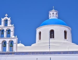 white and blue dome building thumbnail