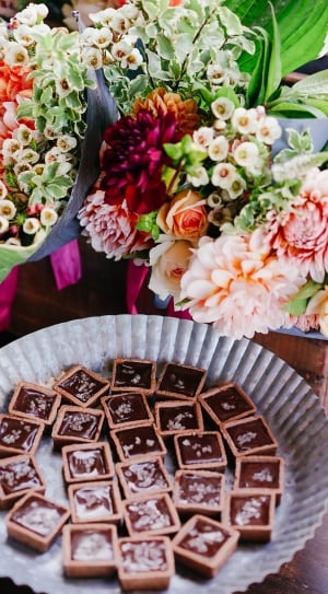 square chocolate lot with flower thumbnail