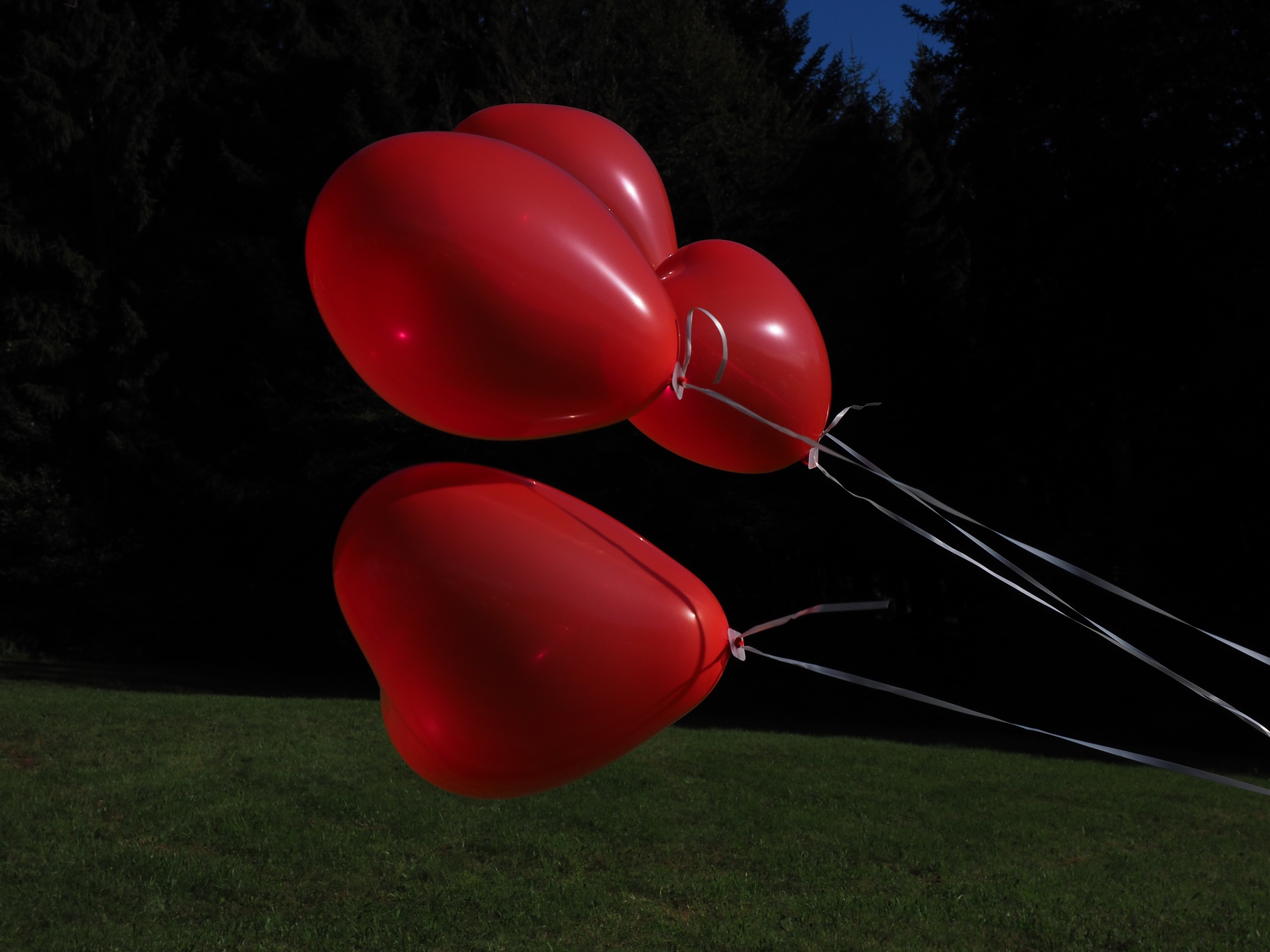 red balloons