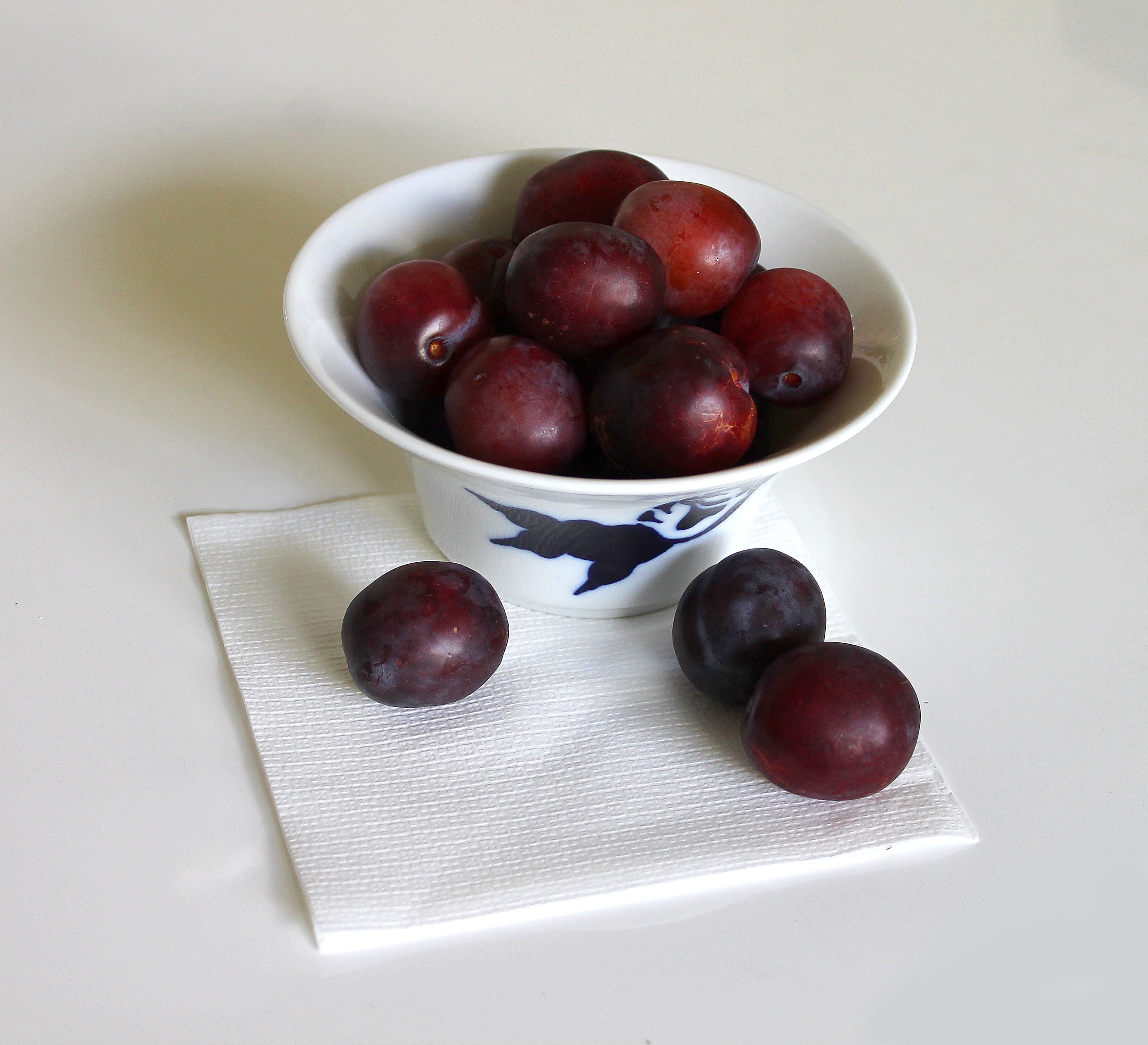 grapes in bowl