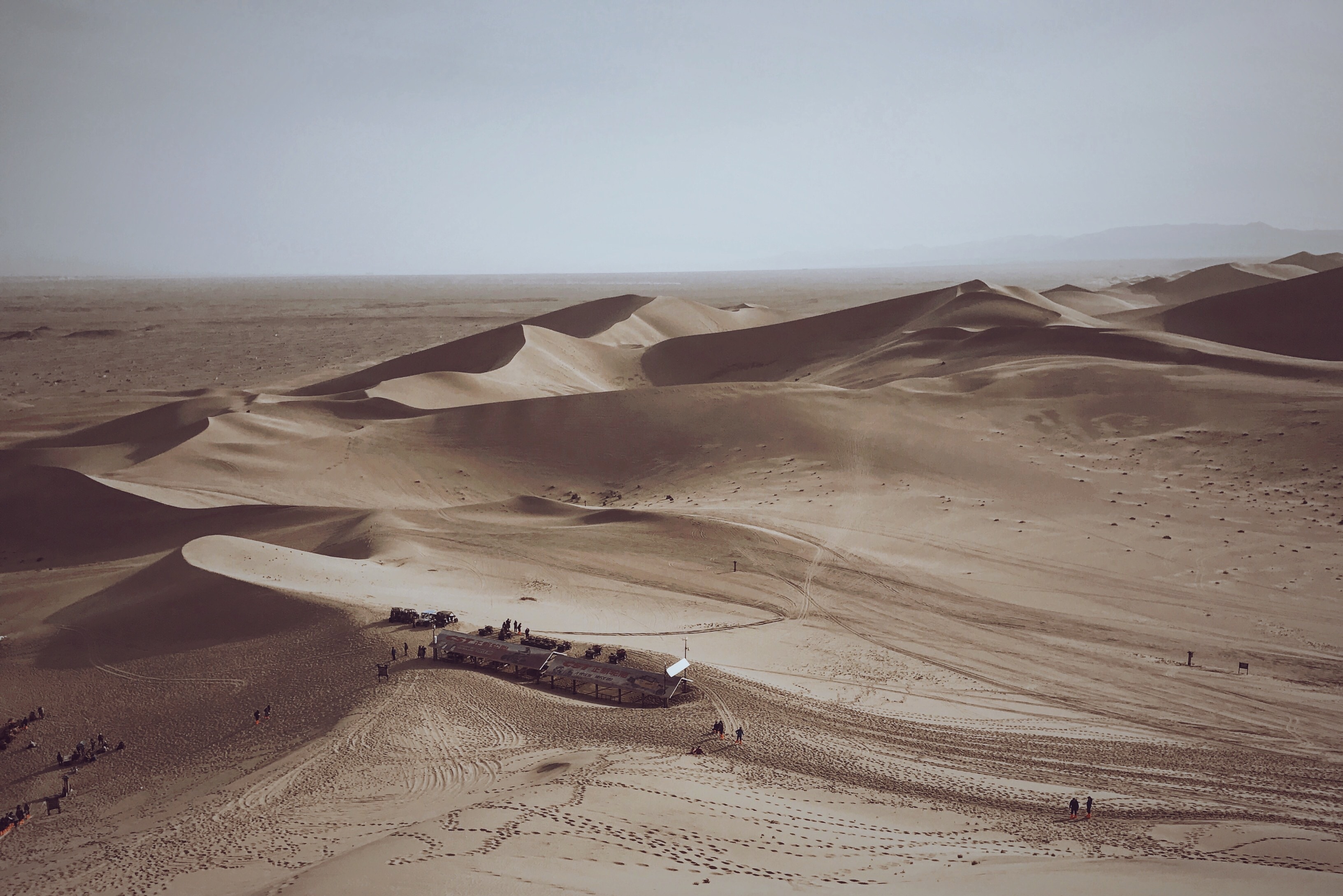 Эрг шебби Марокко. Земля песок. Пейзаж песчаного карьера. Monument Wall Dune.