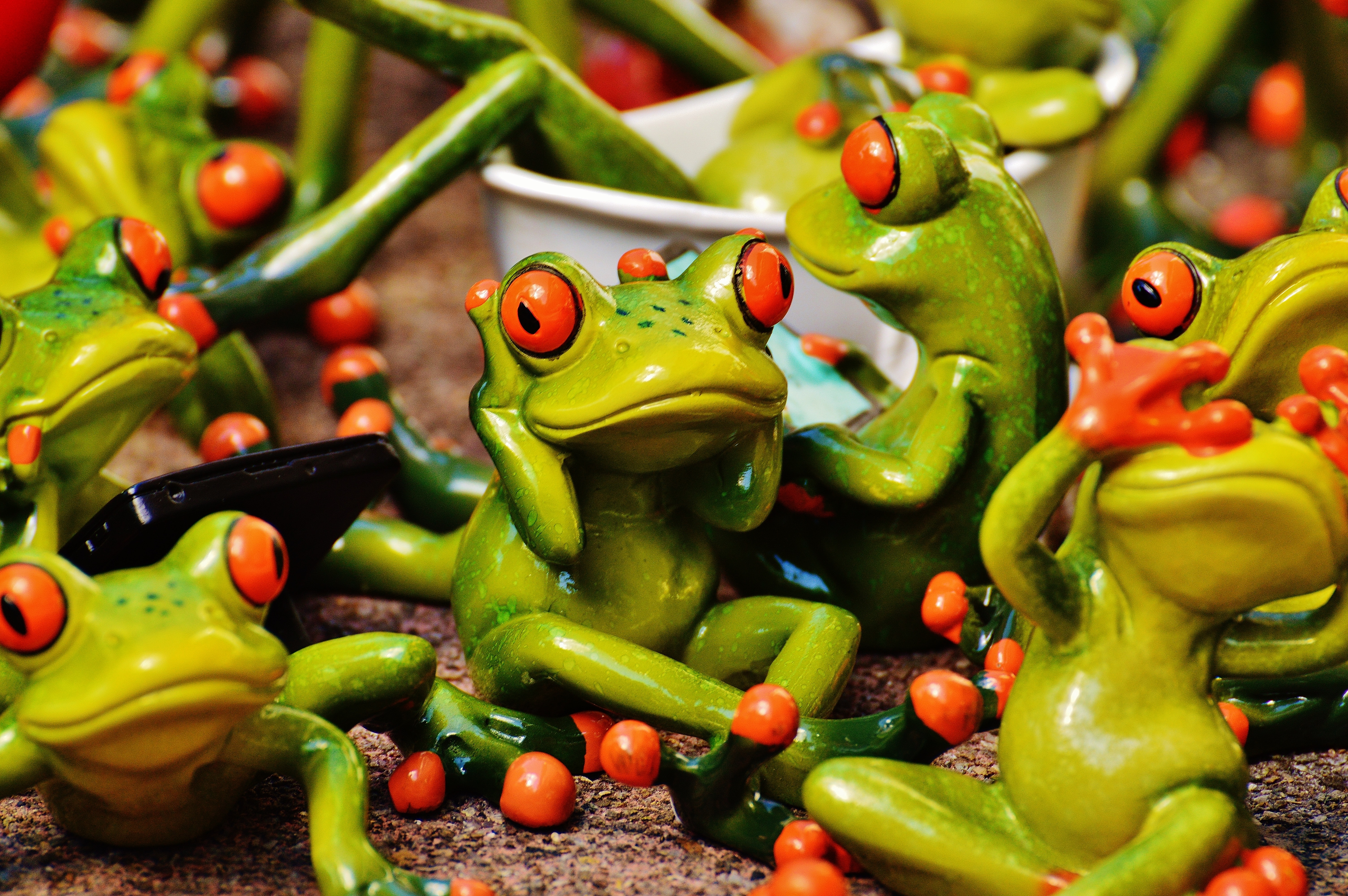 green frog ceramic figurine lot