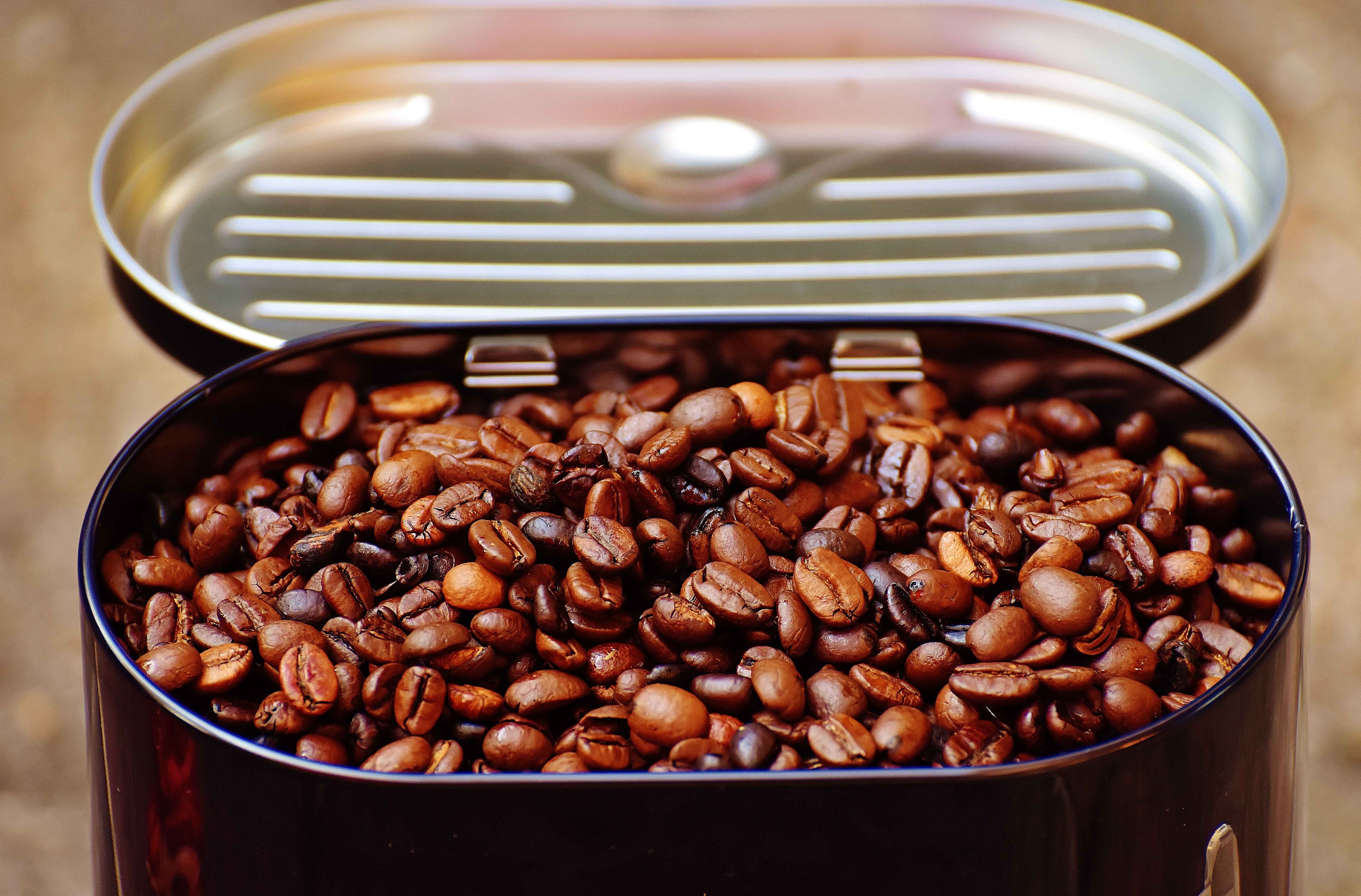 Что такое кава. Кофе в зернах. Кофейные зерна. Кофе Бобы. Обжаренный кофе в зернах.