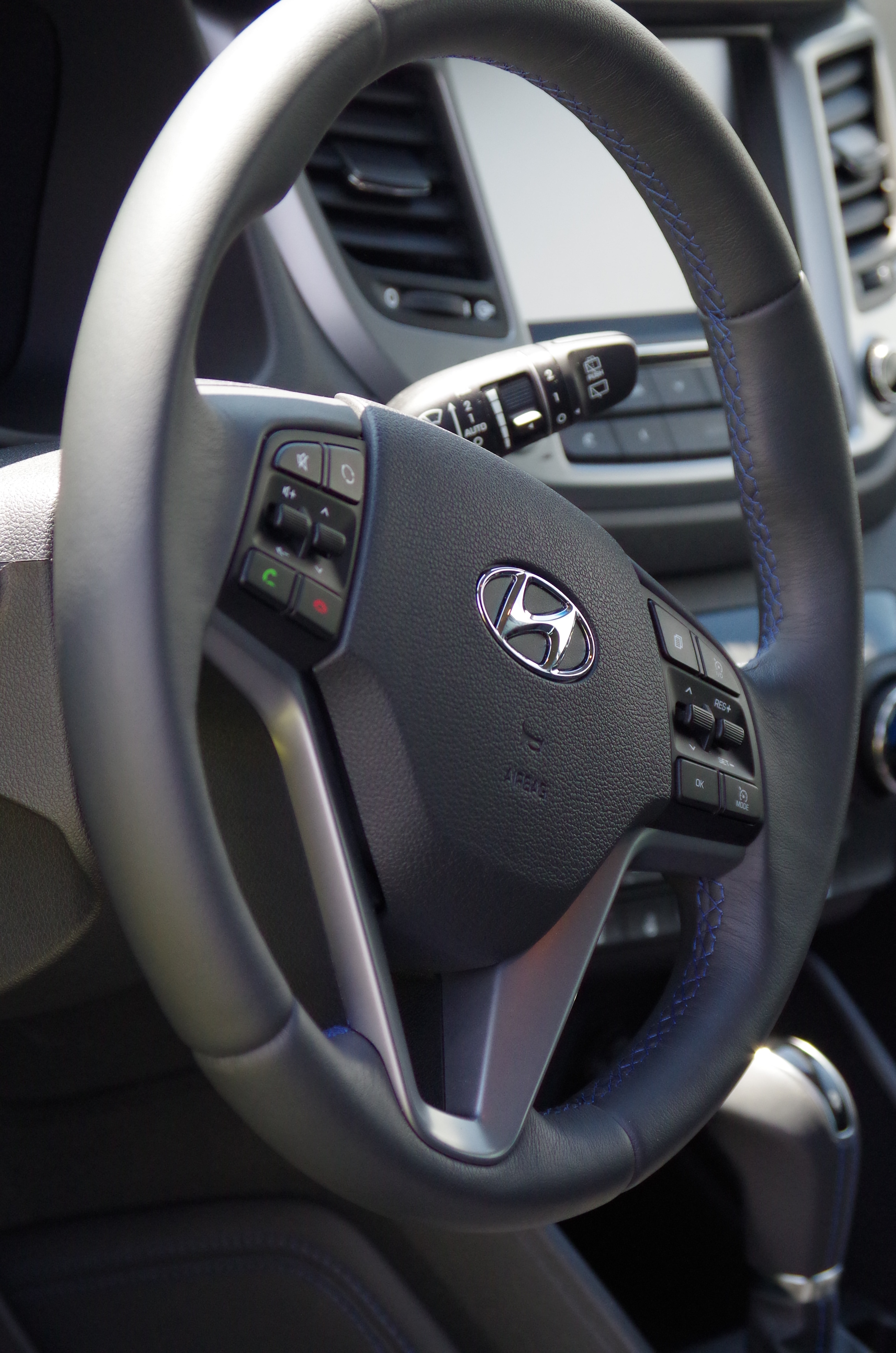 black hyundai multi functional steering wheel