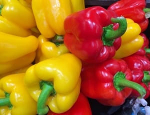 red and yellow bell peppers thumbnail