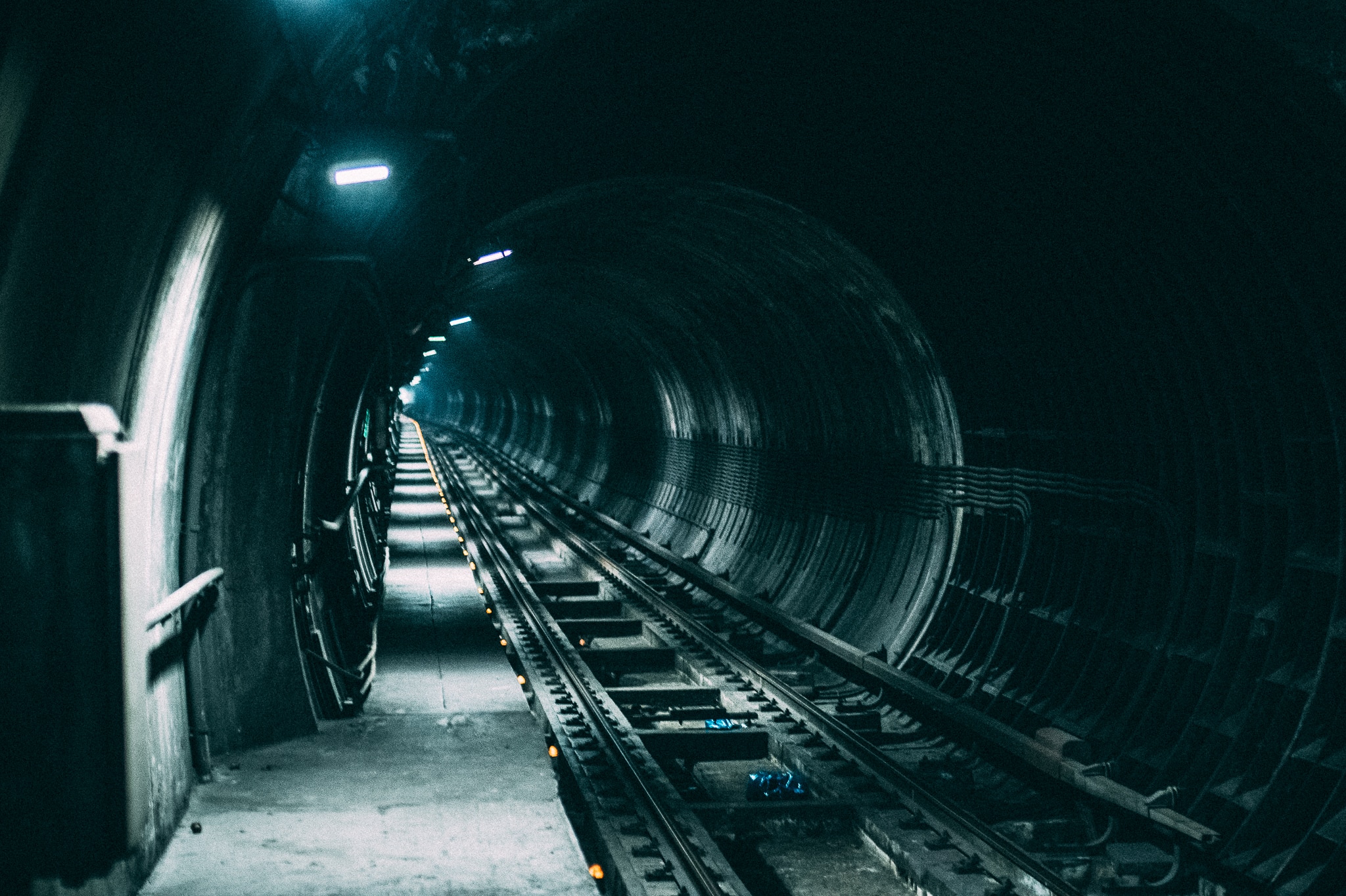 train trails subway