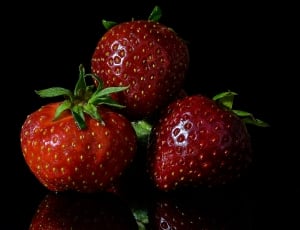 3 strawberries thumbnail