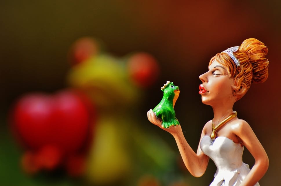 princess and frog prince figurine table decor preview