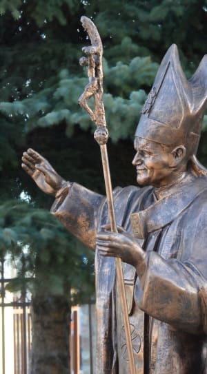 pope john paul 2 statue thumbnail