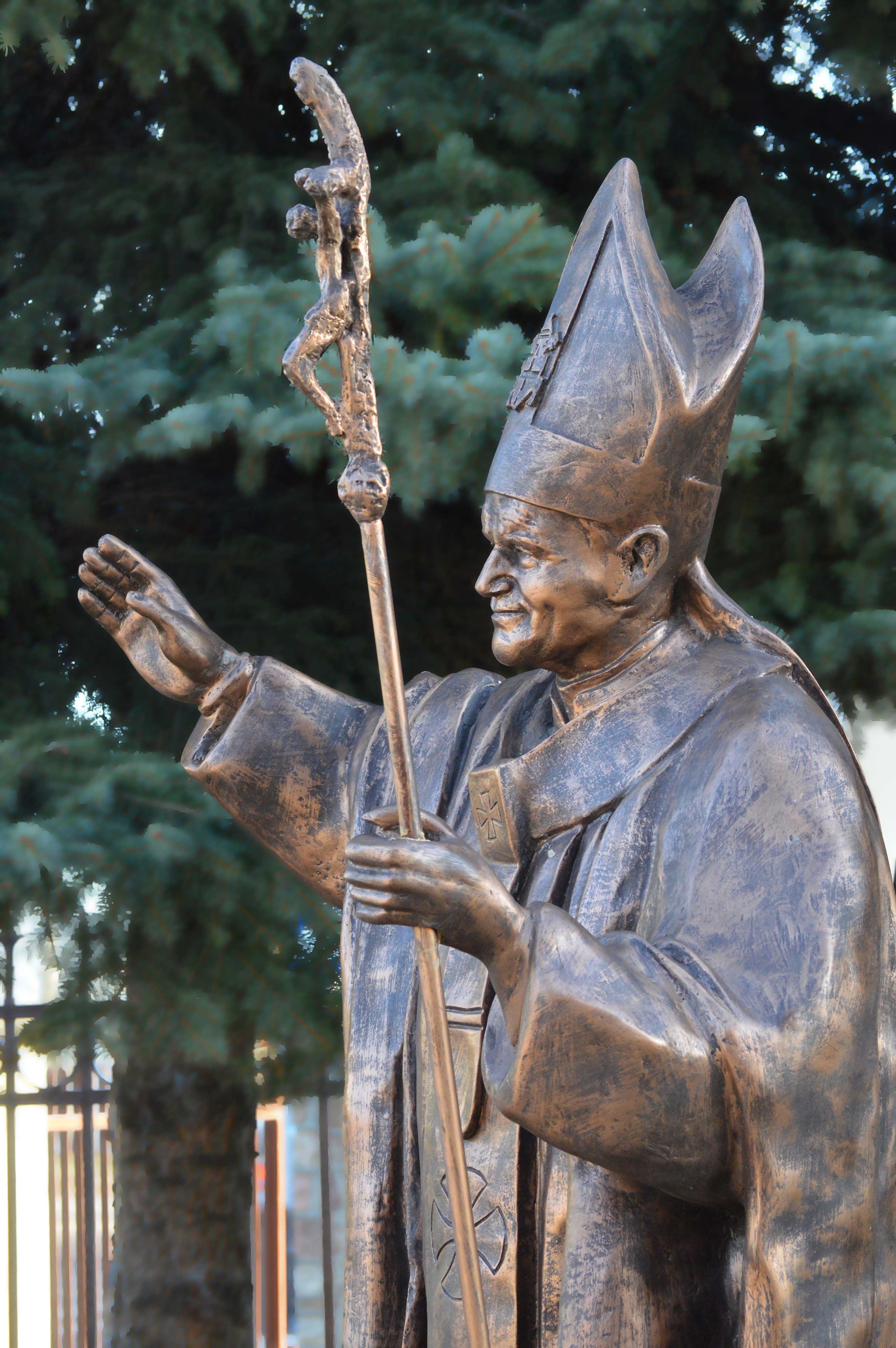 pope john paul 2 statue