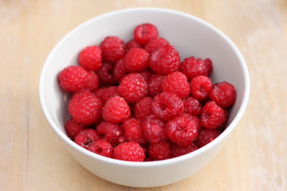 bowl of raspberries preview